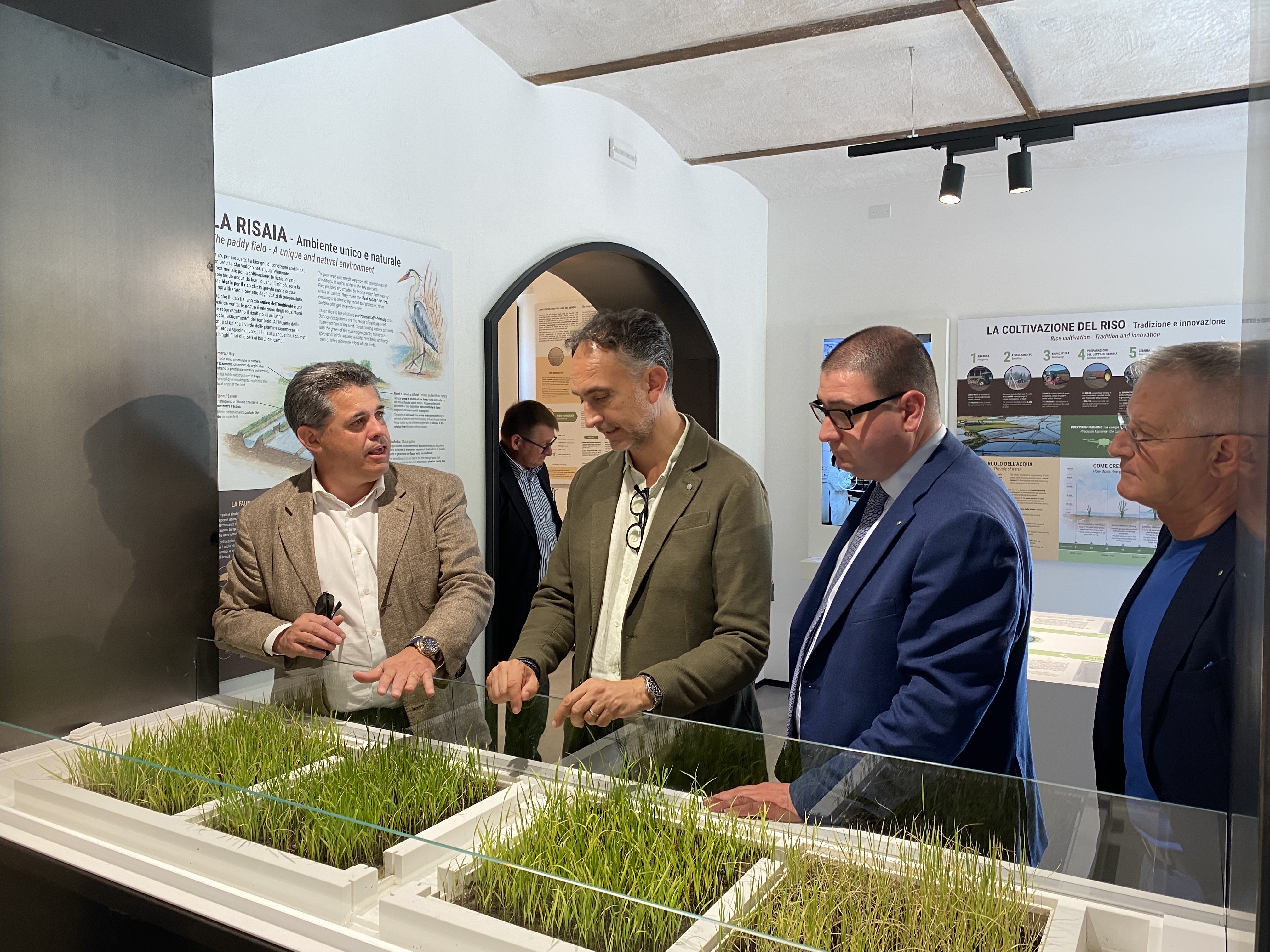 L’Assessore all’agricoltura Alessandro Beduschi visita il Centro Ricerche sul Riso